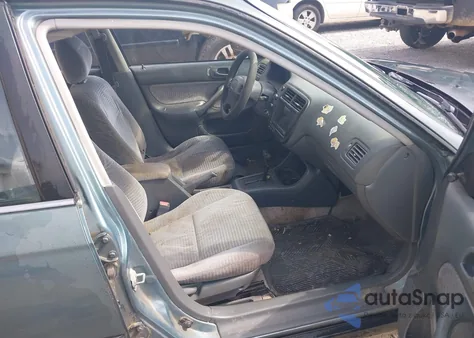 2000 Honda Civic Value Package from USA, damaged, VIN 2HGEJ6618YH572125